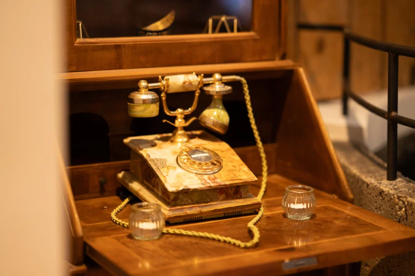 Altes_Telefon_Kunst_und_Culiunarium_Gaissau